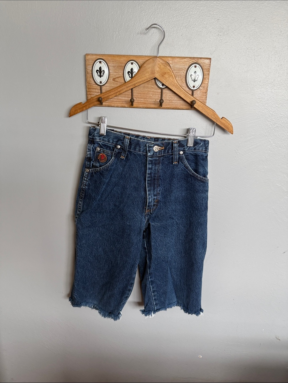 Twenty X Wrangler. Matching pocket patch. Buttonhole elastic for adj. waistband.